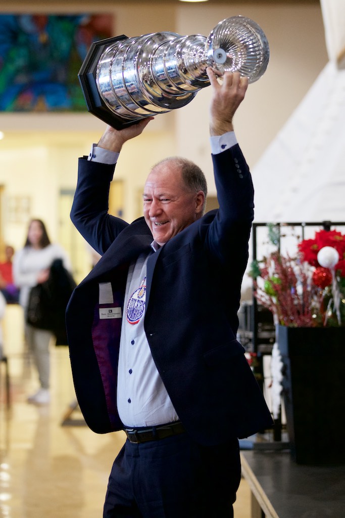 Kevin Lowe rises the amiskwaciy Cup to show the audience